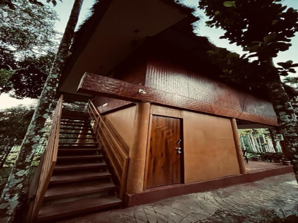 Kuruva Shoreline Wayanad Chegat Exterior photo